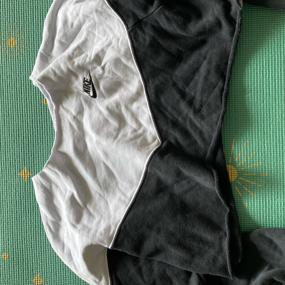 Cropped nike crew neck